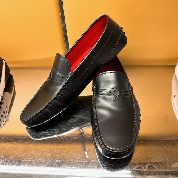 토즈 X 페라리 남성 블랙 매트 레더 고미노 로퍼