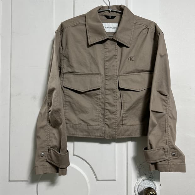 캘빈클라인 라이트웨이 크롭 유틸리티 자켓