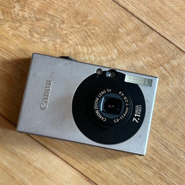 Canon ixy 10(=Canon ixus70)