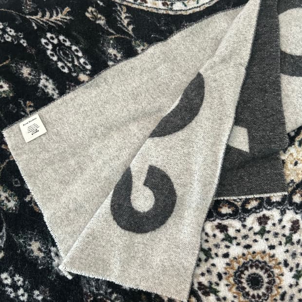 아크네 스튜디오 로고 자카드 머플러 블랙