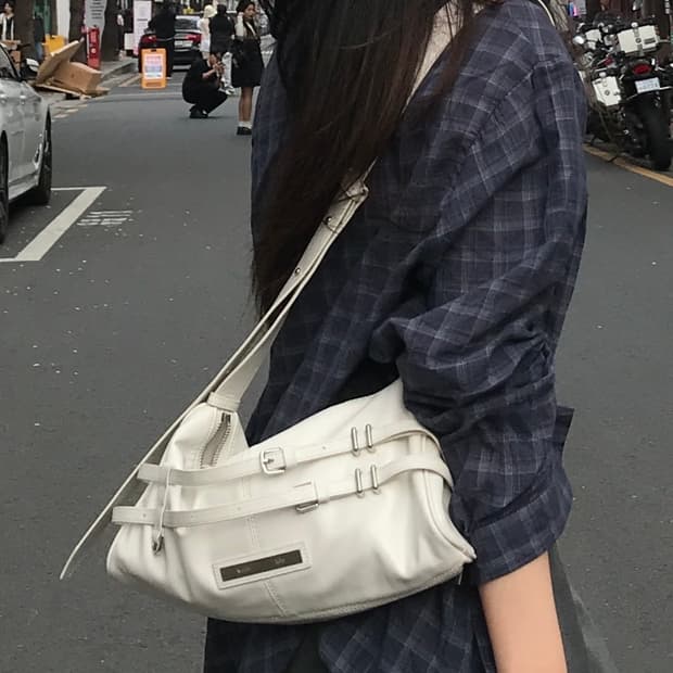 마뗑킴 matin Kim 더블 벨티드 스트랩 미니 백 아이보리