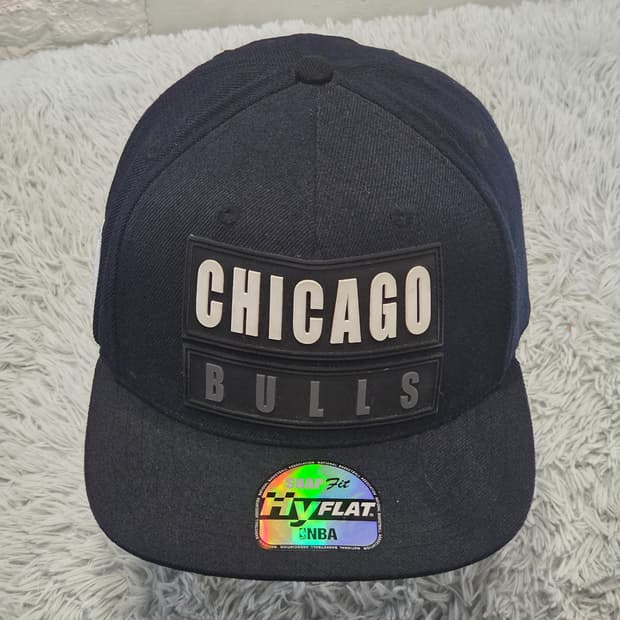 L8-1:NBA 시카고 불스 하이플랫 스냅백 블랙 (약 56–59cm)
