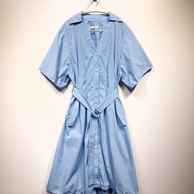 한섬 시스템(SYSTEM)오픈카라넥 벨티드 원피스