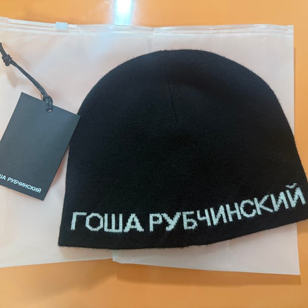 고샤 루브친스키 비니 블랙