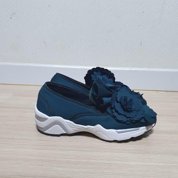 슈콤마보니 플라워 스니커즈 240