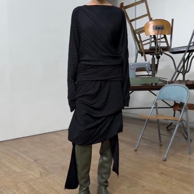 open yy Pleats skirt Bk S