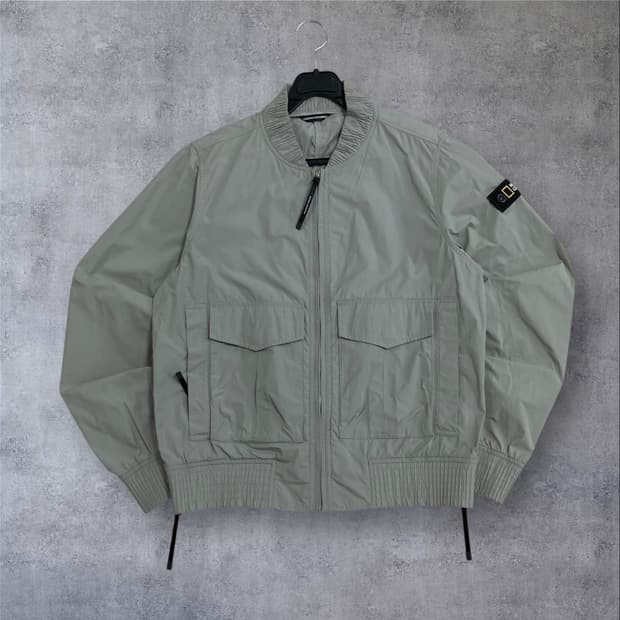 내셔널 지오그래픽 와펜 로고 그레이 바람막이