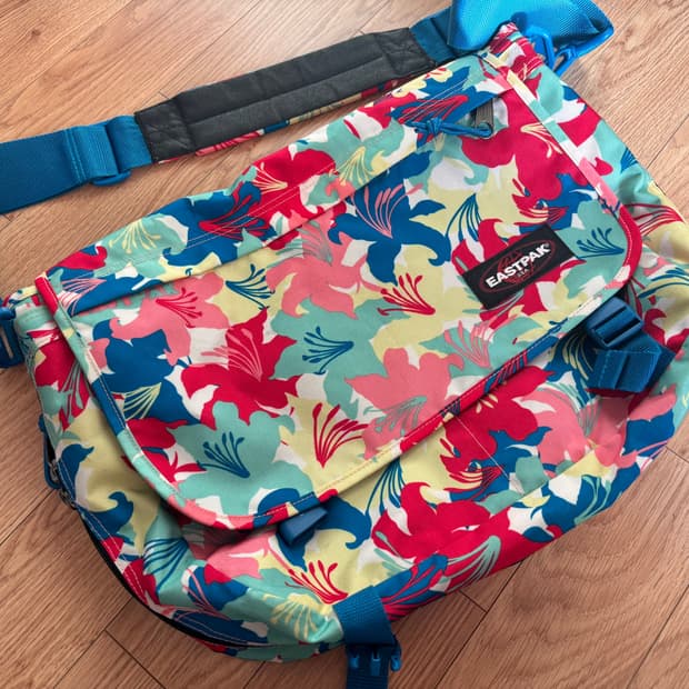 이스트팩 크로스백