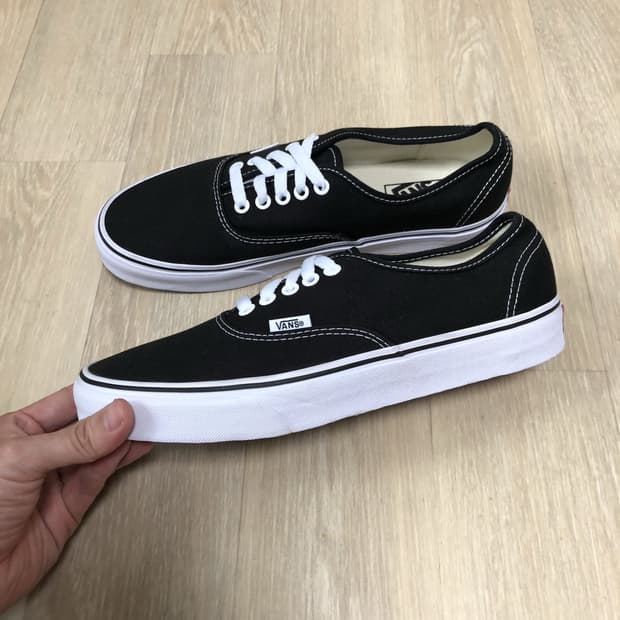 (270) 반스 VANS 어센틱 블랙 스니커즈