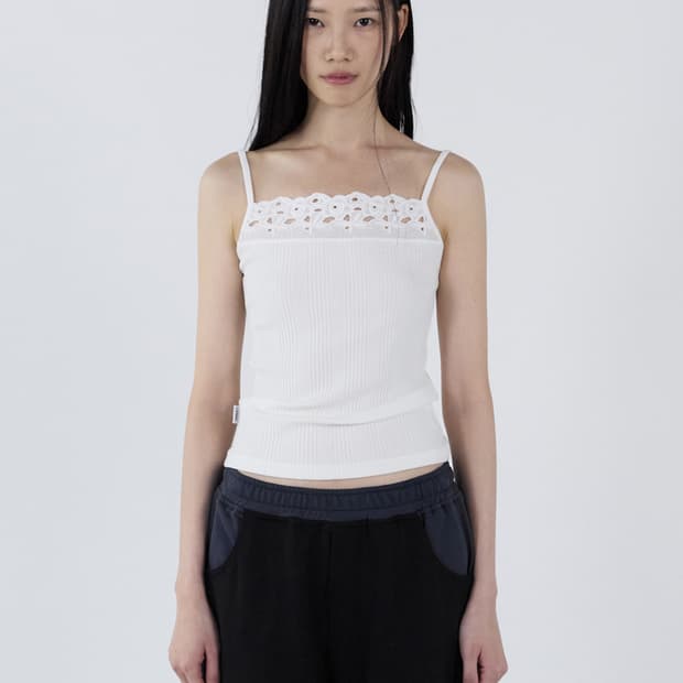 세릭 Cerric Eyelet Lace Sleeveless _ White