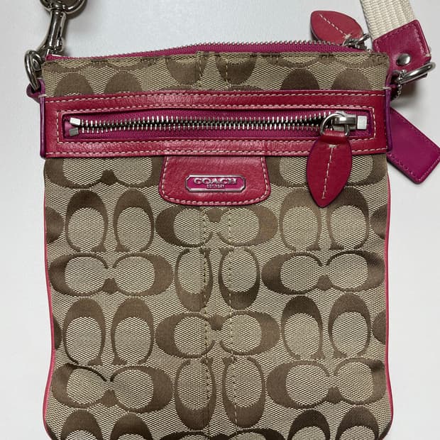 코치 시그니처 미니 크로스백