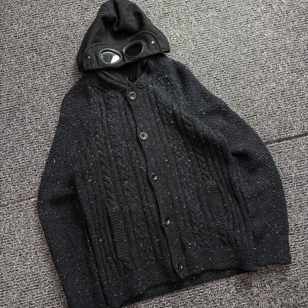 CP 컴퍼니 고글 디테일 니트 후디 자켓 2400