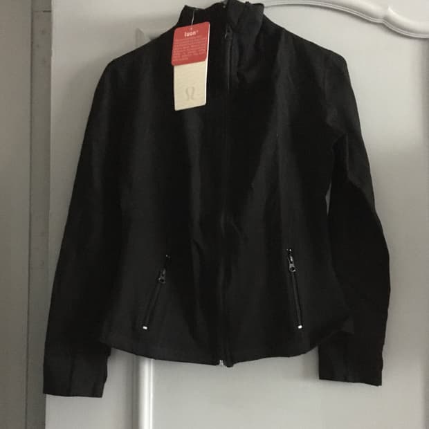 룰루레몬 디파인 자켓 택그대로 미사용 새상품 4사이즈