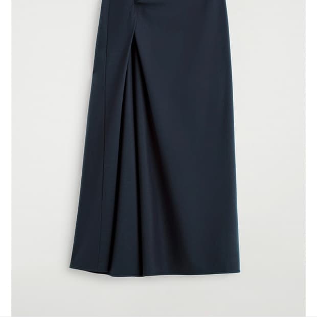 cos 코스 트위스트 디테일 저지 미디 스커트