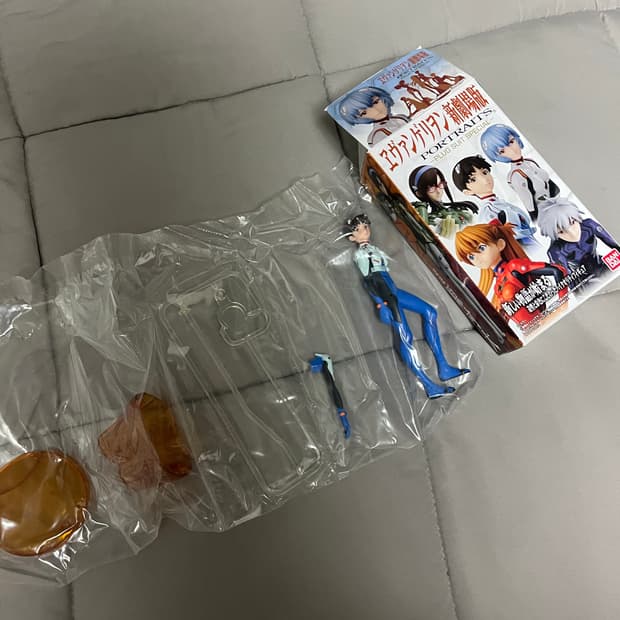 에반게리온 신지 피규어
