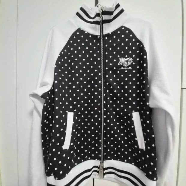 러브이즈트루 도트 집업