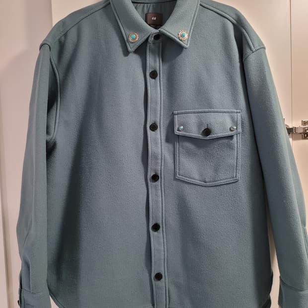 🏷️ 웨스턴 무드와 여유로운 실루엣 – H&M 콘초 디테일 오버셔츠 