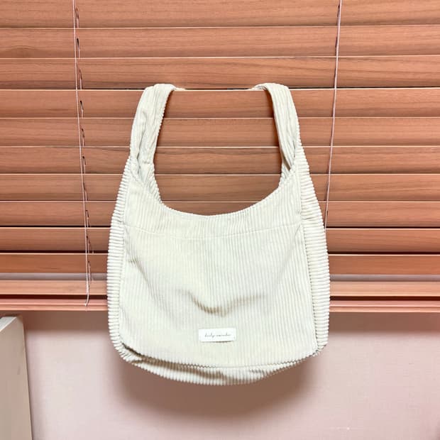daily wanderer 코듀로이 숄더백 아이보리🤍♟️