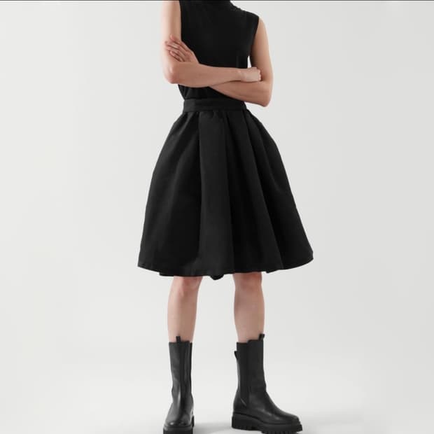 COS 블랙 플리츠 스커트 EUR 34