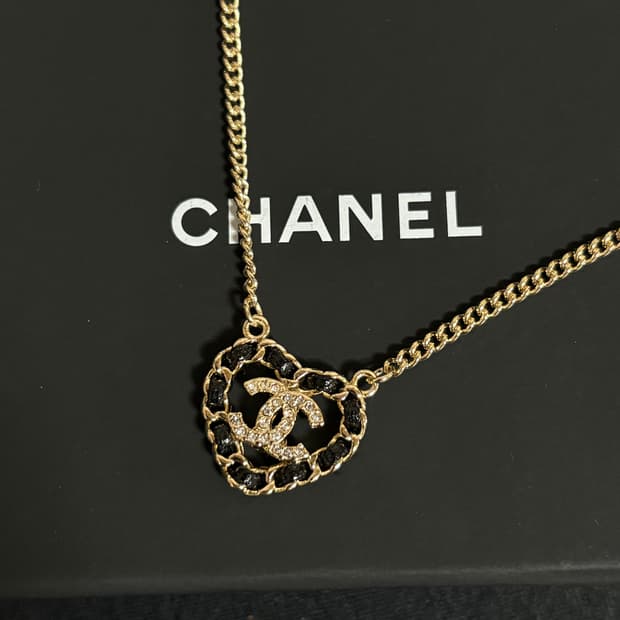 샤넬 cc로고 정품 업사이클링 하트 레더 목걸이