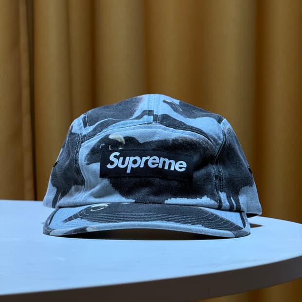 슈프림 데미안허스트 캠프캡