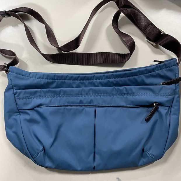 Y’SACCS 크로스백