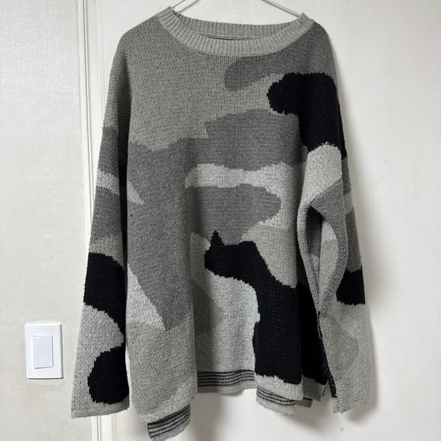 TIDE CARD LOG 블랙앤화이트 오버핏 카모 니트 