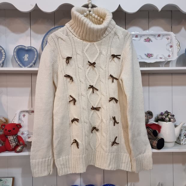 갤러리 비스콘티 GALLERY VISCONTI 리본 케이블 터틀넥 니트