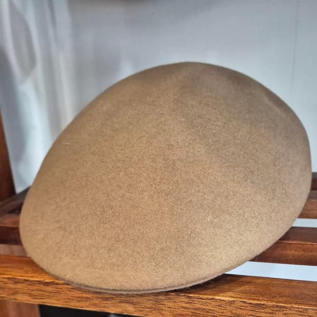 베이지 울 헌팅캡