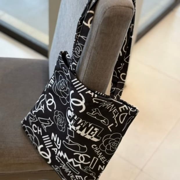 샤넬 뷰티 그래피티 에코백