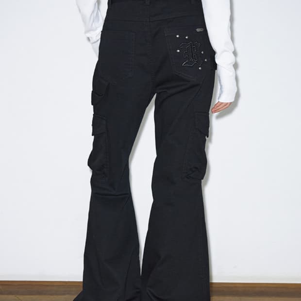 [S] 헬레네 파리스 피그먼트 스터드 부츠컷 팬츠 블랙