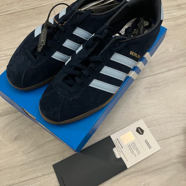 [새상품] 아디다스 베를린 245 네이비