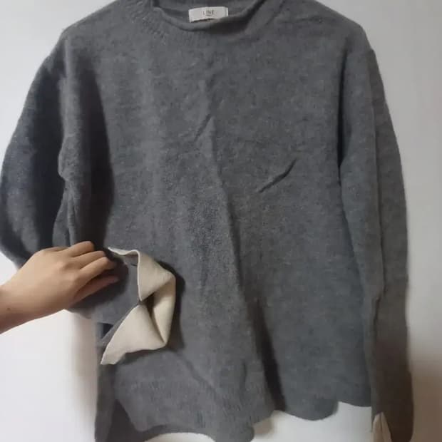 line 와이드 손목트임 카라 회색 부클 니트 블라우스 m 55 66