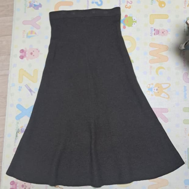 엣지 모 100% 플레어 니트 스커트 S사이즈(약44~55)