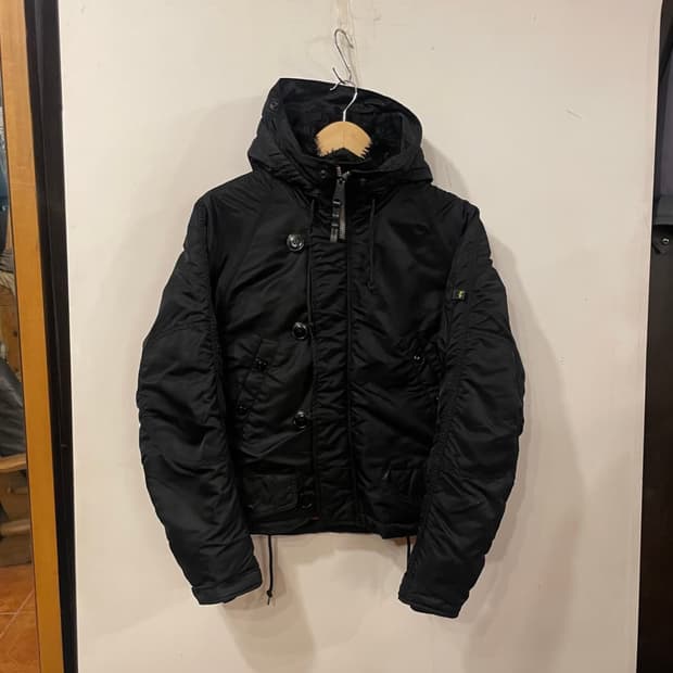 알파인더스트리 크롭 봄버