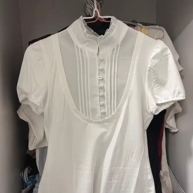 흐프이 리리우 Tuck Blouse Mini Dress (White)