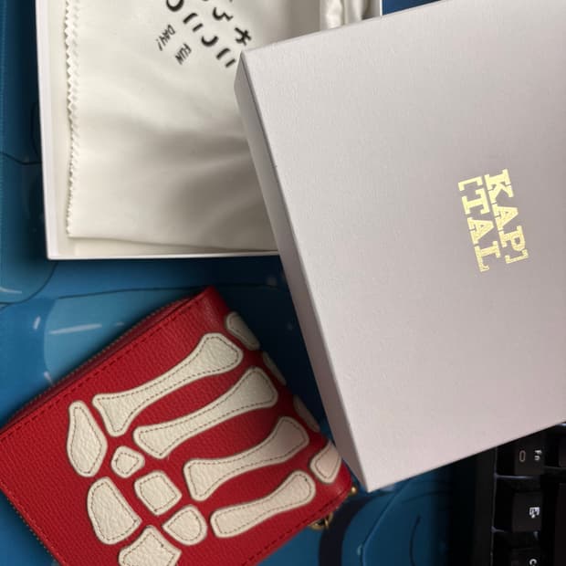 Kapital 캐피탈 떰즈 업 본 핸드 집 월렛 레드