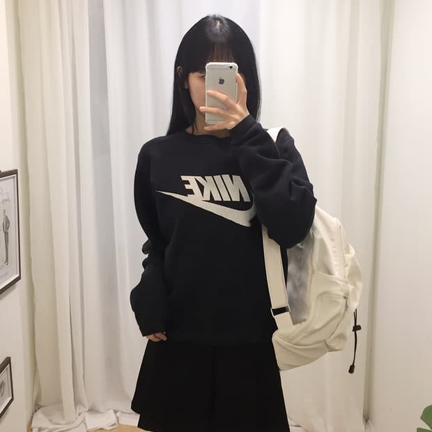 Women Nike Sweatshirt 100