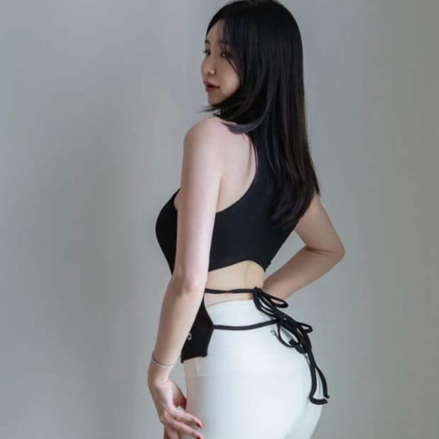 Monpeach 반목티 백라인 민소매탑