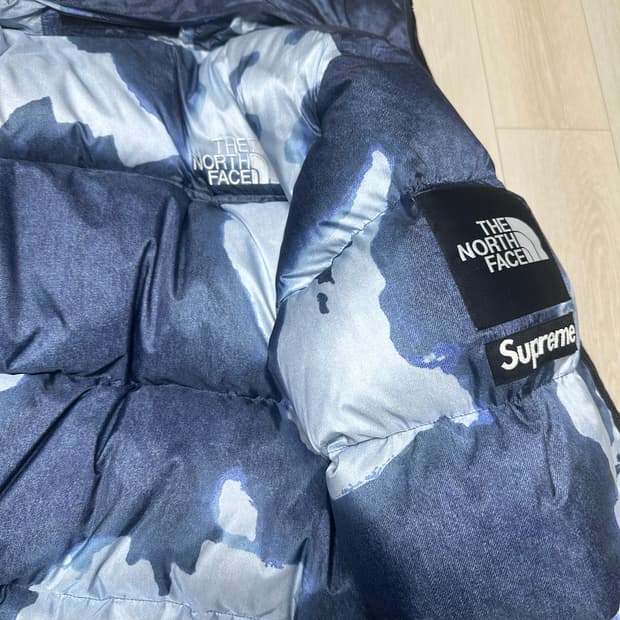 슈프림X노스페이스 블리치드 데님 프린트 눕시 자켓 인디고 21FW