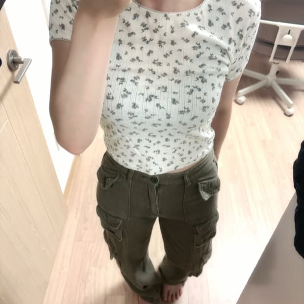 Ivory Floral Cropped T-Shirt