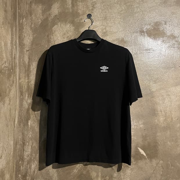 엄브로 반팔티 블랙