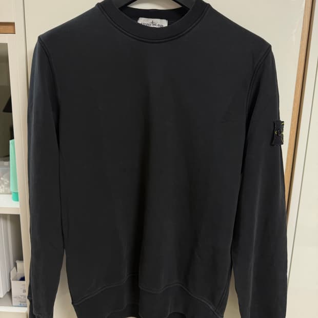 크림/25ss 스톤아일랜드 맨투맨 블랙 M