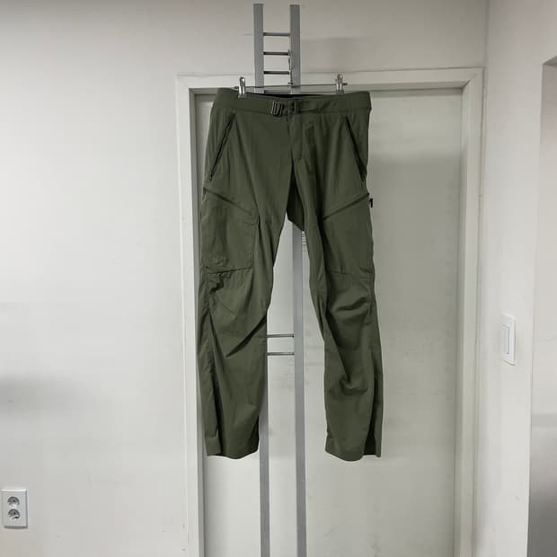 아크테릭스 카키 팬츠 32