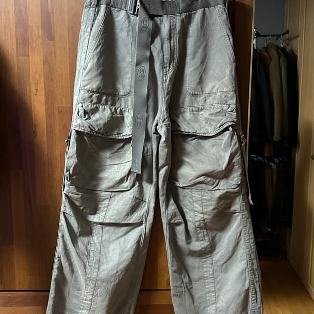 디젤 P-말비오 린넨 블렌드 가먼트 다이드 카고 팬츠 그레이