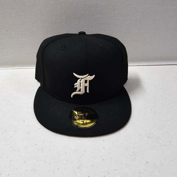 [새상품][7 7/8] 피어오브갓 에센셜 뉴에라 59FIFTY 블랙 