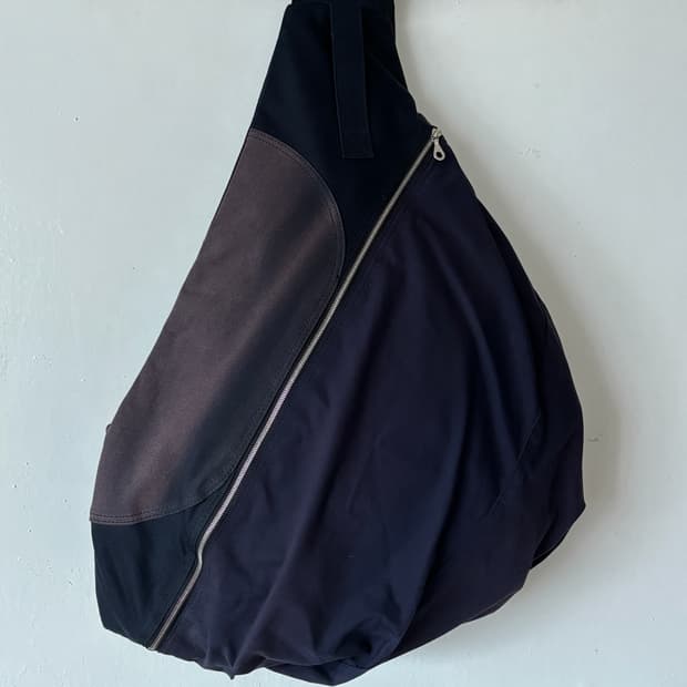 지용킴 선블리치 슬링백 Jiyongkim sling bag