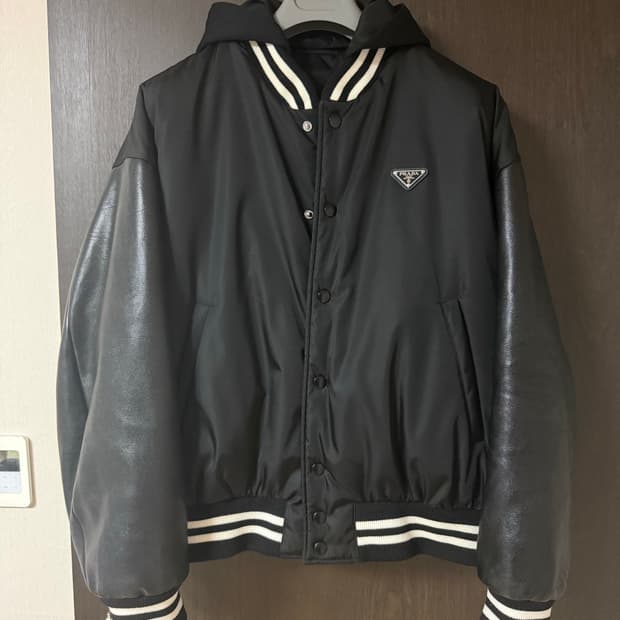 프라다 바시티 M사이즈