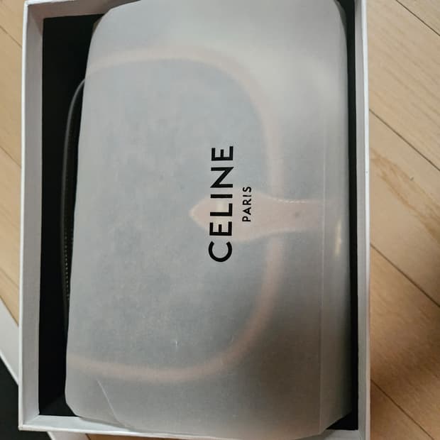 셀린느 트리옹프 캔버스 & 카프스킨 미디움 폴코백