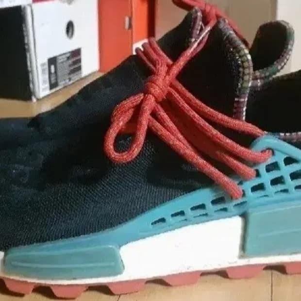 아디다스 퍼렐 윌리엄스 Hu NMD 255
